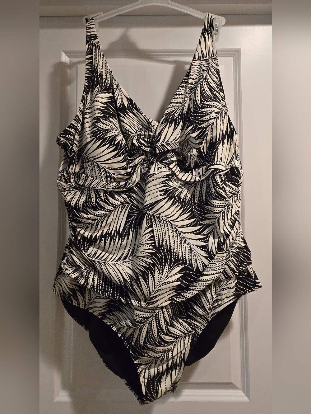 Land's End Plus Sized Black & White Palm-Print One-Piece Swimsuit
